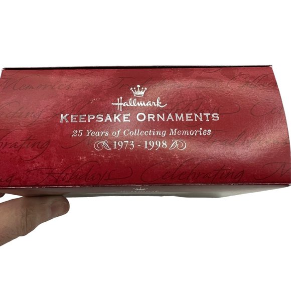 Hallmark Keepsake Ornament 1937 Ford V 8 All American Trucks 1998 Vintage - Picture 3 of 11